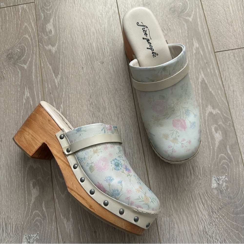 Free People Shoes Calabasas Clogs Floral Print Leather Studded Sz EU 39 US 8.5